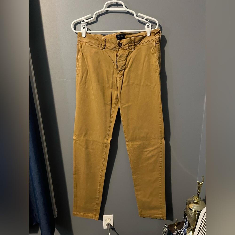 American Eagle Tan Khakis Size: 32x36